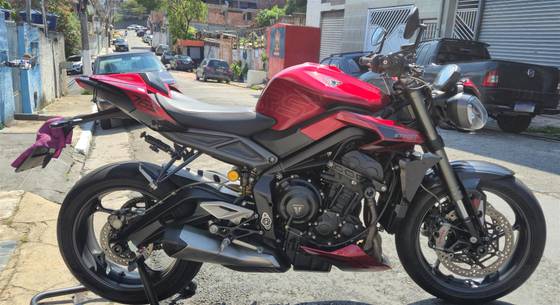TRIUMPH STREET TRIPLE 765 RS 